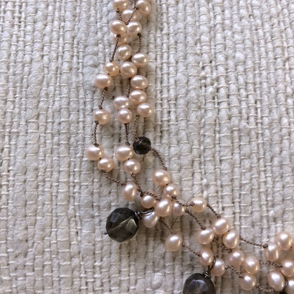 Pink pearl and smoky crystal necklace, bracelets and earrings. - Picture 8 of 11